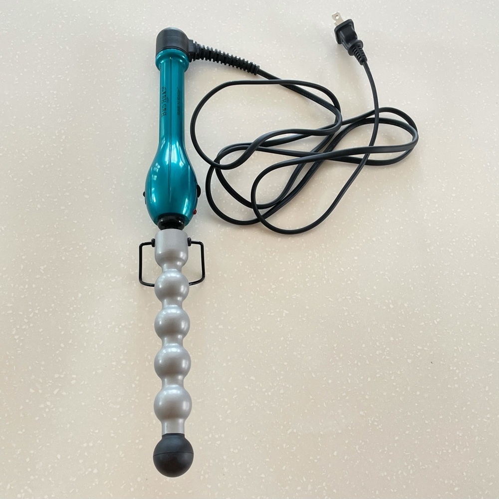 Bed head rock and roller curling iron